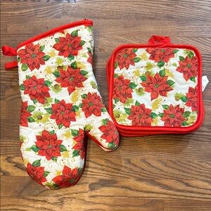 Festive Poinsettia Oven Mitt and Pot Holder six piece Set